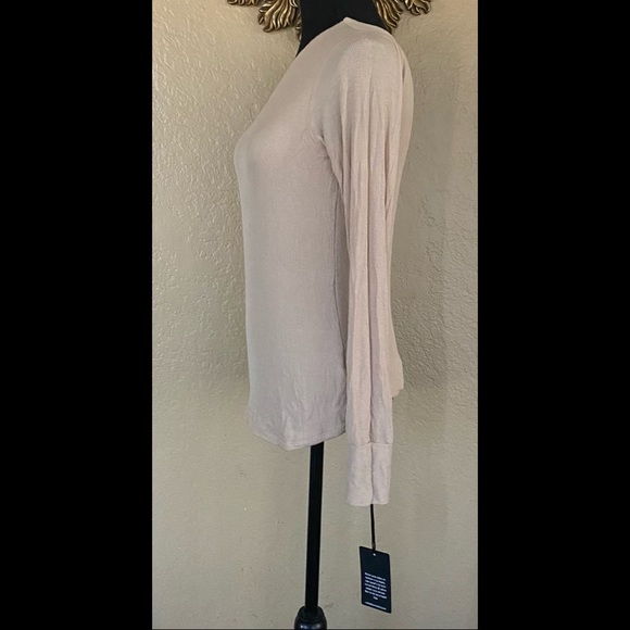 New one shoulder top with thump peep hole - Picture 7 of 11